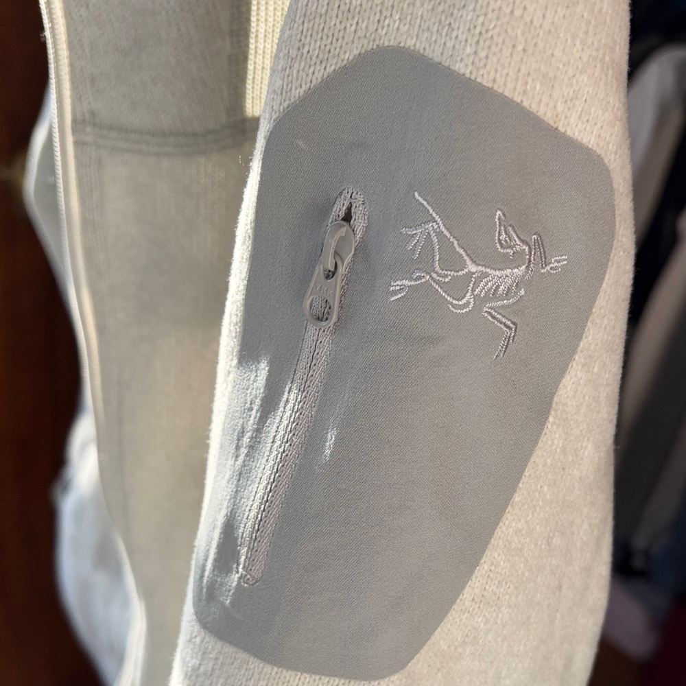 Women's Light Gray Fleece Jacket - Softshell Trim - Picture 4 of 4